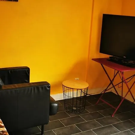 Mit Zwei Einzelbetten- Zwei Schlafzimmer -monteurswohnung - Fur Dienstreisende - Zentral An Der A1 Und 59 Appartement Leverkusen