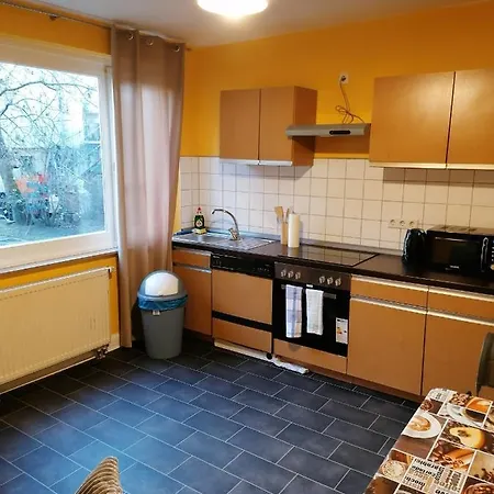 Mit Zwei Einzelbetten- Zwei Schlafzimmer -monteurswohnung - Fur Dienstreisende - Zentral An Der A1 Und 59 *
