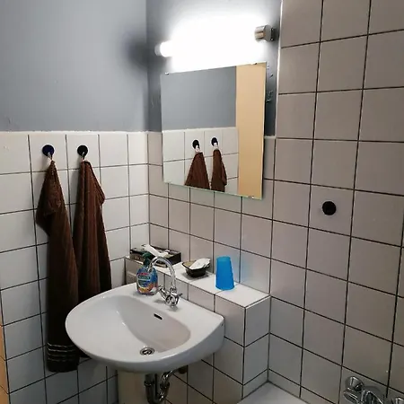 Mit Zwei Einzelbetten- Zwei Schlafzimmer -monteurswohnung - Fur Dienstreisende - Zentral An Der A1 Und 59 *