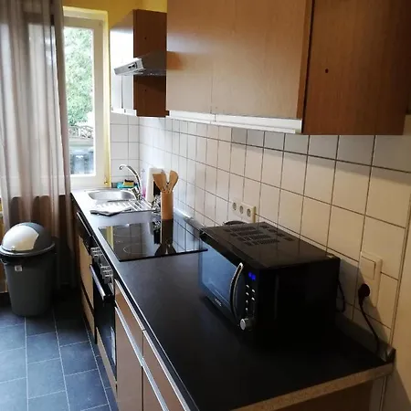 Mit Zwei Einzelbetten- Zwei Schlafzimmer -monteurswohnung - Fur Dienstreisende - Zentral An Der A1 Und 59 *