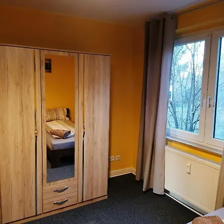 Mit Zwei Einzelbetten- Zwei Schlafzimmer -monteurswohnung - Fur Dienstreisende - Zentral An Der A1 Und 59 Appartement